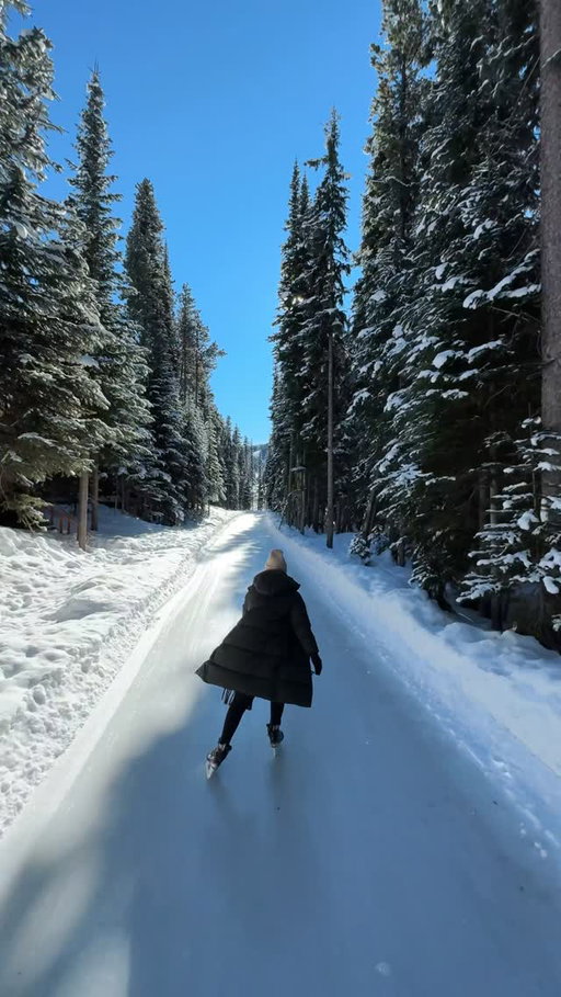Skating in Canada.. 🇨🇦🌲 The most magical forest skating loop

📍Apex Mountain Resort