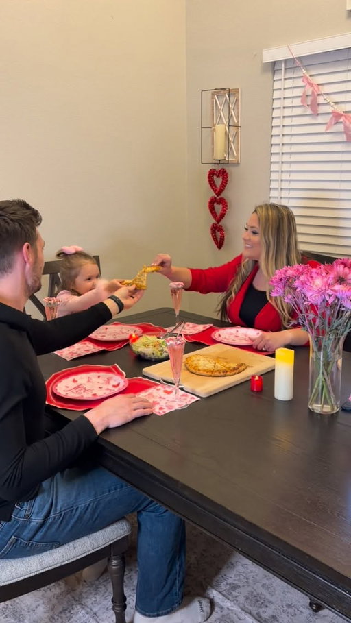 ✨We made an early Valentine’s Dinner at home to make our girl feel special, with the help of @eatbanza pizza! 🍕💗🌹The pizza is so good. As a total bonus, it’s  packed with protein and fiber! (It’s also gluten free for daddy.. so the whole family could enjoy!)✨#banzapartner #trending #toddler #fyp #valentinesday