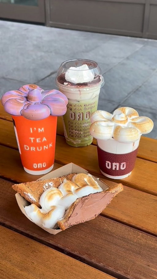 I finally found the viral hot chocolate everyone’s talking about… and it’s hidden in the hardest spot to find in Bellevue @omo_thai_tea 👀🍫 The quality is unreal, house-made toppings, rich chocolate, and every detail feels intentional. A true hidden gem and every drink is photo worthy and DELICIOUS 😋 

And please do yourself a favor and smell their candles. I’m so obsessed with it that I’m going to go back and buy more for my family! 

📍OMO Thai Tea, 
10226 NE 10th St, Bellevue WA 98004

Parking can be tricky but I recommend parking by Zeek’s pizza or the QFC nearby!
