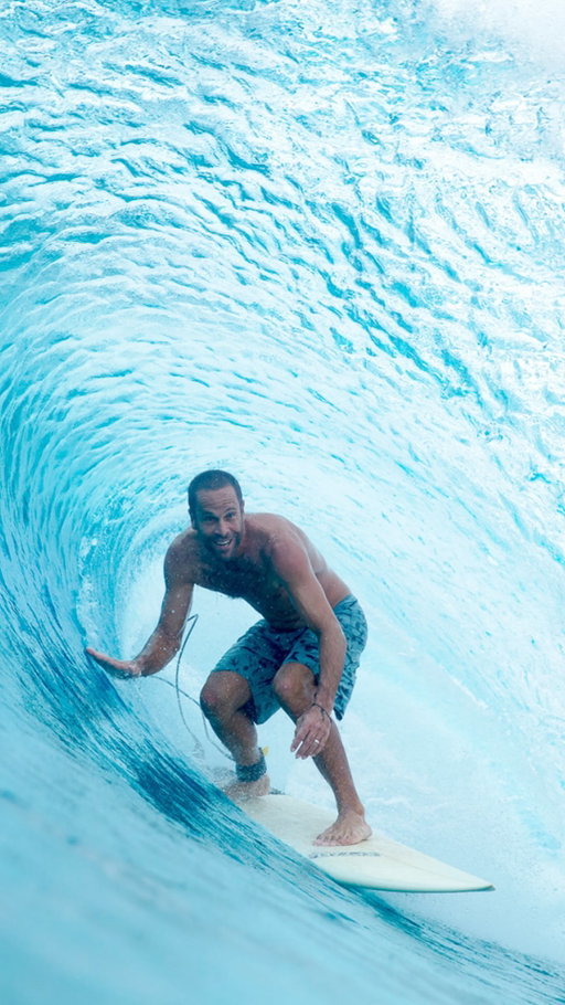 Jack proved that sometimes the detours we never planned become the destinations we never dreamed of.

He was supposed to be a pro surfer.

Growing up on the North Shore of Hawaii, Jack Johnson was one of the most promising young surfers of his generation. As a teenager, he competed in elite events and surfed heavy waves alongside legends like Kelly Slater. Sponsors were watching. The future looked set.

Then came the wipeout.

During a session at Pipeline, he took a brutal crash that left him with over 100 stitches and forced him to step back from chasing a pro surfing career. Just like that, the path he thought he was on disappeared.

Instead of fighting it, he pivoted.

While recovering, he studied film and began directing surf movies, including Thicker Than Water — a project that blended storytelling, travel, and the culture he loved. Behind the camera, he found something new.

And somewhere between surf trips and editing rooms, he started writing songs.

Those songs became Brushfire Fairytales — the debut album that launched him into a global music career.

The crash that ended one dream quietly opened the door to another.

Sometimes the thing that knocks you off course is the exact thing that leads you where you were meant to go.

Follow @theoptimistathlete for more stories like this

Video: @sportscenter @jackjohnson @outsidethelines @yeti @thesurfersjournal @themoonshineconspiracy

#inspiration #motivation #jackjohnson #theoptimistathlete