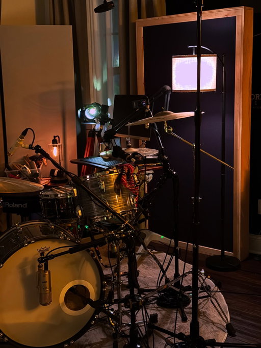 If you see something strange in these pictures; or If you have a band and you would like to have a couple songs produced, drop a comment and share it with a cool person. I’m looking for some talented and motivated people to work with this year. #studiosetup #rock #band #artist #recordingstudio