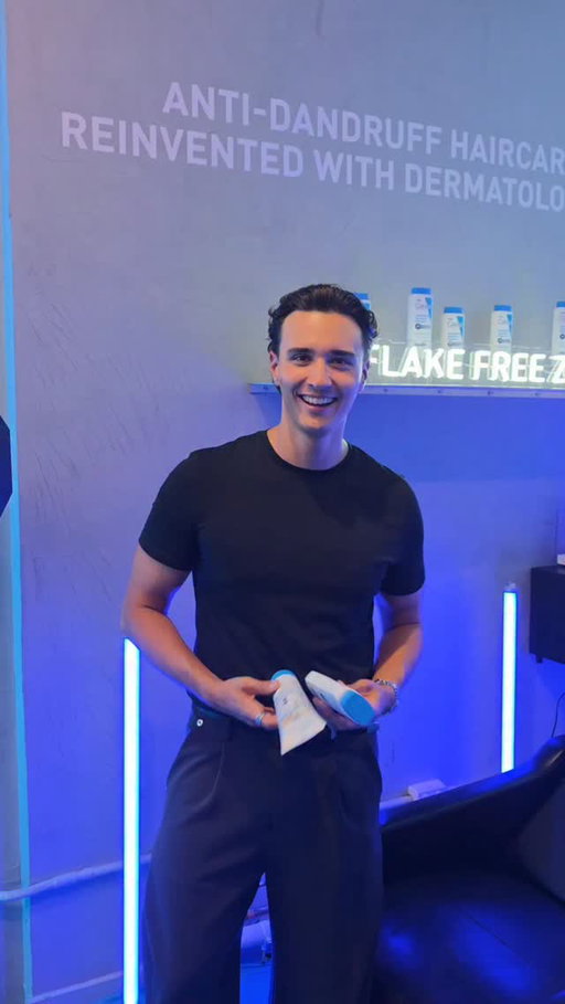 The Druff hates to see me coming..

The legends at @cerave_aunz launched an anti-dandruff haircare range and so I yeeted down to Melbourne for the hard launch!! 

I pretty much only use CeraVe skincare products these days and my skin feels the clearest it's been in ages, so I do trust their dermatologists know what they're talking about when it comes to haircare as wellll 😇

#sponsored #cerave #dandruff #developedwithdermatologists #ceravehaircare