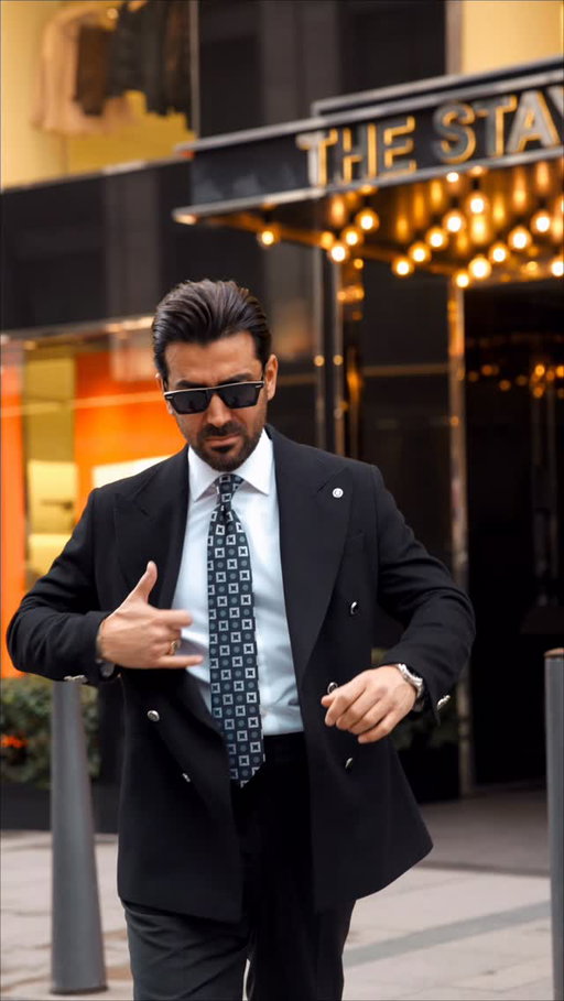 When the palette is black and white, details become everything.
@melikkamstore  new Wool cashmere textured jacket. Structured shoulders. Clean lines.
A perfectly balanced contrast between strength and elegance.
No distractions. No excess. Just precision tailoring.