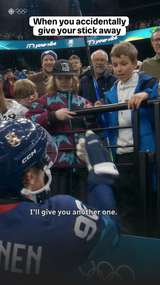 Mikko Rantanen realized he couldn’t give away his stick, so he had to pick something else 😂👏