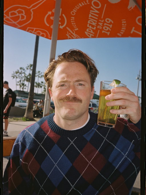 We went all the way to sunny California to spend the day in Venice with actor and writer @chetcollins_ talking about his love for @chelseafc , why he thinks Paddington 2 might be better than Citizen Kane, & even went for a quick row on his back porch erg!

📸: @tcissel