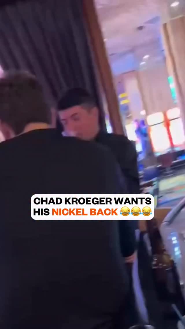 Greatest video taken in Las Vegas. EVER. 😂

Nickelback singer Chad Kroeger is a man of the people (kind of).

(🎥: bignaelove)