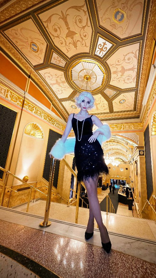 @somelikeithotmusical at @mirvishproductions was dazzling! Stepping into the theatre felt like time travelling back to the 1930s. I dressed the part to celebrate the era and was lucky enough to be invited to join the cast party after! 

Loved meeting the talented performers and leaning how they get into character each night. Stylish, fun and just the bee's knees! 

@taviskordell was a standout. I was blown away by thier undeniable talent, from comedic timing to hitting the high notes, absolutely sensational! Jack Lemmon would be proud. 👏 👏 👏 

#Mirvish #somelikeithot #musicaltheatre #thingstodotoronto #costumeparty