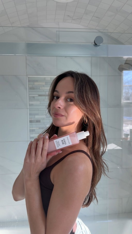 My new @ultabeauty body care obsession 🥥🌹 the @herbivorebotanicals Coco Rose Milky Body Mist just upgraded my entire routine! 

#herbivorepartner #herbivorebotanicals
