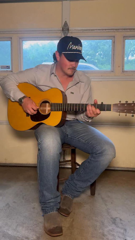 Ladies if he doesn’t talk about you like this, you need a new valentine

#classiccountry #countrymusic