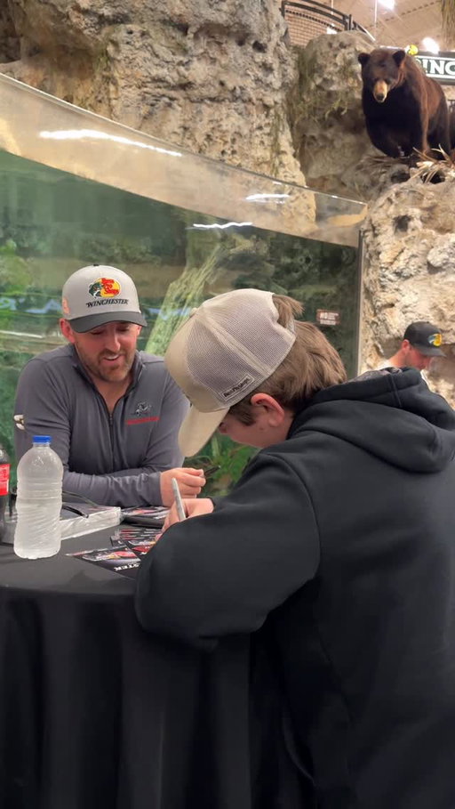 Had to make sure @austindillon3 had my autograph. It’ll be worth a lot one day ✍🏼😂