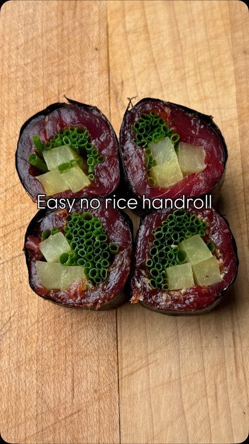How to Make a No-Rice Handroll (Low Carb Sushi Hack)

Marinated tuna with toasted sesame seeds, wasabi, takuan, and chives, wrapped without rice for a high-protein, low-carb sushi snack.

If you’re in Seattle and craving sushi but want something lighter, this is one of my go-to moves.

Save this for later 🍣

#cooking
