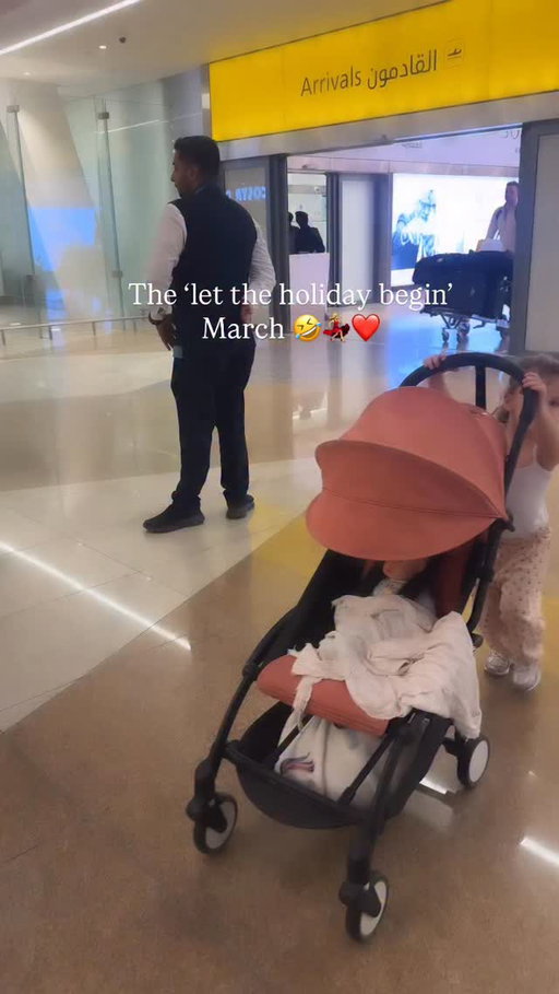 Marching out of the airport with her baby in the pram of course 🤣😅💃🏼…. Time to make some memories ✨