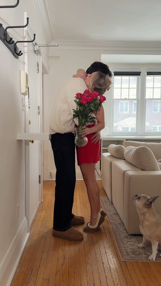 Love is in the air 💕

As part of our UGC program for @softmocshoes, we partnered with couple @foreverandaudrey and @ryanculligan to capture a Valentine’s Day moment filled with style and sweetness. 

@foreverandaudrey stepped out in the new UGG Zora Ballet Flats, perfect for a romantic afternoon with her favourite person. 😌✨
.
.
.
#UGC #InfluencerMarketing #ValentinesDay #SoftMocStyle
