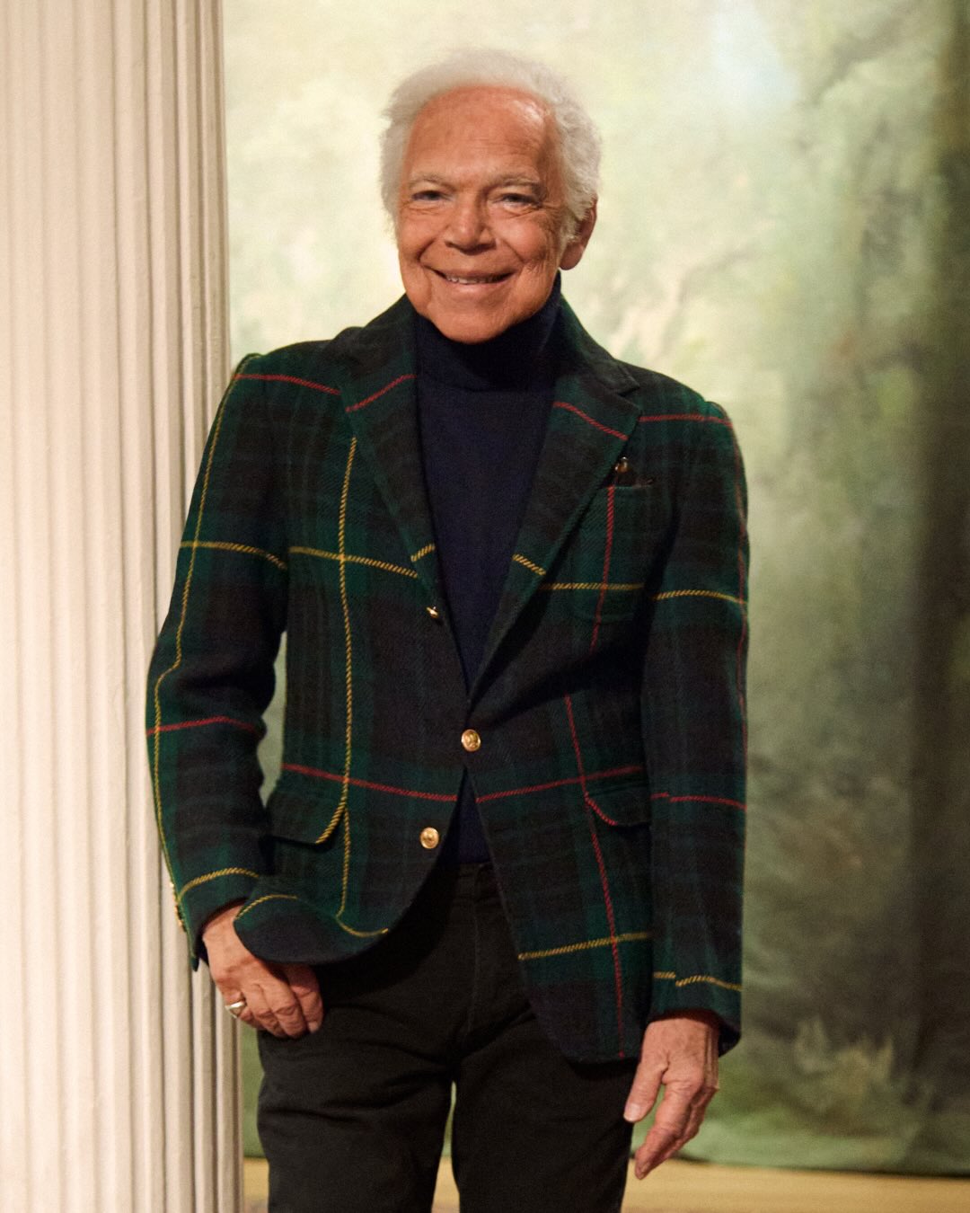 Ralph Lauren closes out #RalphLaurenFall26 with his family: #RickyLauren @DavidLauren, @DylansCandyBar, and @AndrewLaurenProductions.

Watch the full show and discover more moments via the link in bio. 

#RalphLauren #RLCollection #NYFW