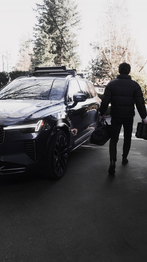 Packing for a winter hike w/ the @volvocarcanada XC90

#VolvoCarPartner #volvocanada #asmr #winterready #XC90