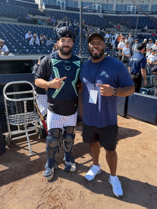 🇩🇴Team Dominican 🇩🇴coming together right here. Looking to bring another trophy para el patio #dominican @awells