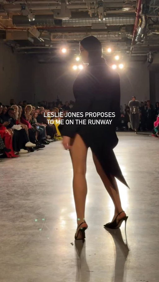 @lesdogggg proposes to me on the @csiriano runway—and @whoopigoldberg approves… 😂 Happy Valentine’s Day! 🖤
-
#wlw #nyfw #christiansiriano #model #runway