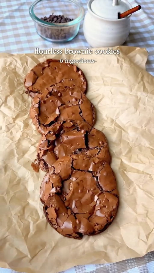 choco brownie cookies ~ 

if a brownie and a cookie had a love child, it would be these flourless chocolate brownie cookies 🤎 this recipe only needs 6 key ingredients for a deliciously chewy and fudgy cookie! 

for everyone asking, the app link for Osta is in my bio, or search “Osta Recipes” in the app store or google play store!! 

comment “brownie cookie” for a direct link to the recipe! 

ingredients
-350 g powdered sugar
-65 g cocoa powder (about 10 tablespoons; using a scale is best since cocoa powders vary in weight)
-1/2 tsp salt
-3 egg whites (about 1/2 cup liquid egg whites)
-1/2 cup semi-sweet chocolate chips (optional but recommended)
-1 tsp instant coffee
-1 tsp vanilla bean paste (optional, but recommended)

instructions:
preheat oven to 350°f (175°c). line a baking sheet with parchment paper and lightly butter it to prevent sticking.

in a large bowl, combine powdered sugar, cocoa powder, salt, egg whites, instant coffee, and vanilla bean paste. stir until a thick, glossy batter forms.

fold in the chocolate chips, if using. if your dough is super runny, refrigerate for 30-60 mins before baking! 
scoop 2–3 tablespoons of batter per cookie onto the prepared baking sheet. leave 4–5 inches between each cookie, as they spread quite a bit. four cookies per sheet will prevent spreading into each other, but you can fit six if you don’t mind some overlap.

place the baking sheet on the middle rack of the oven.
bake for 8–10 minutes, or until the tops begin to crack.
-8 minutes = very fudgy centers
-closer to 10 minutes = less fudgy
-ovens vary, so bake in 1-minute increments if needed. do not exceed 10 minutes.

immediately after baking, use a round bowl to gently swirl around each cookie to shape and round them. this helps “fluff” the edges, which can look flat straight from the oven.

remove cookies from the baking sheet right after shaping so they don’t continue cooking on the hot tray. transfer to a cooling rack and let cool completely before eating.

enjoy 🤎