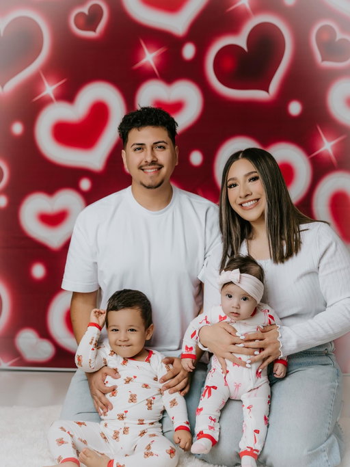 Since high school but now with our boy and girl ✨
Happy Valentine’s Day! 💌❤️🌹

📸: @alexagagephotography 
#highschoolsweethearts #valentinesday #couples #explore #momanddad