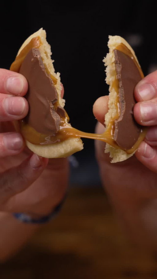 Twix Cookies 🍫🍪

These were actually really good!!

#foodys #foodys #recipe #twix #cookies