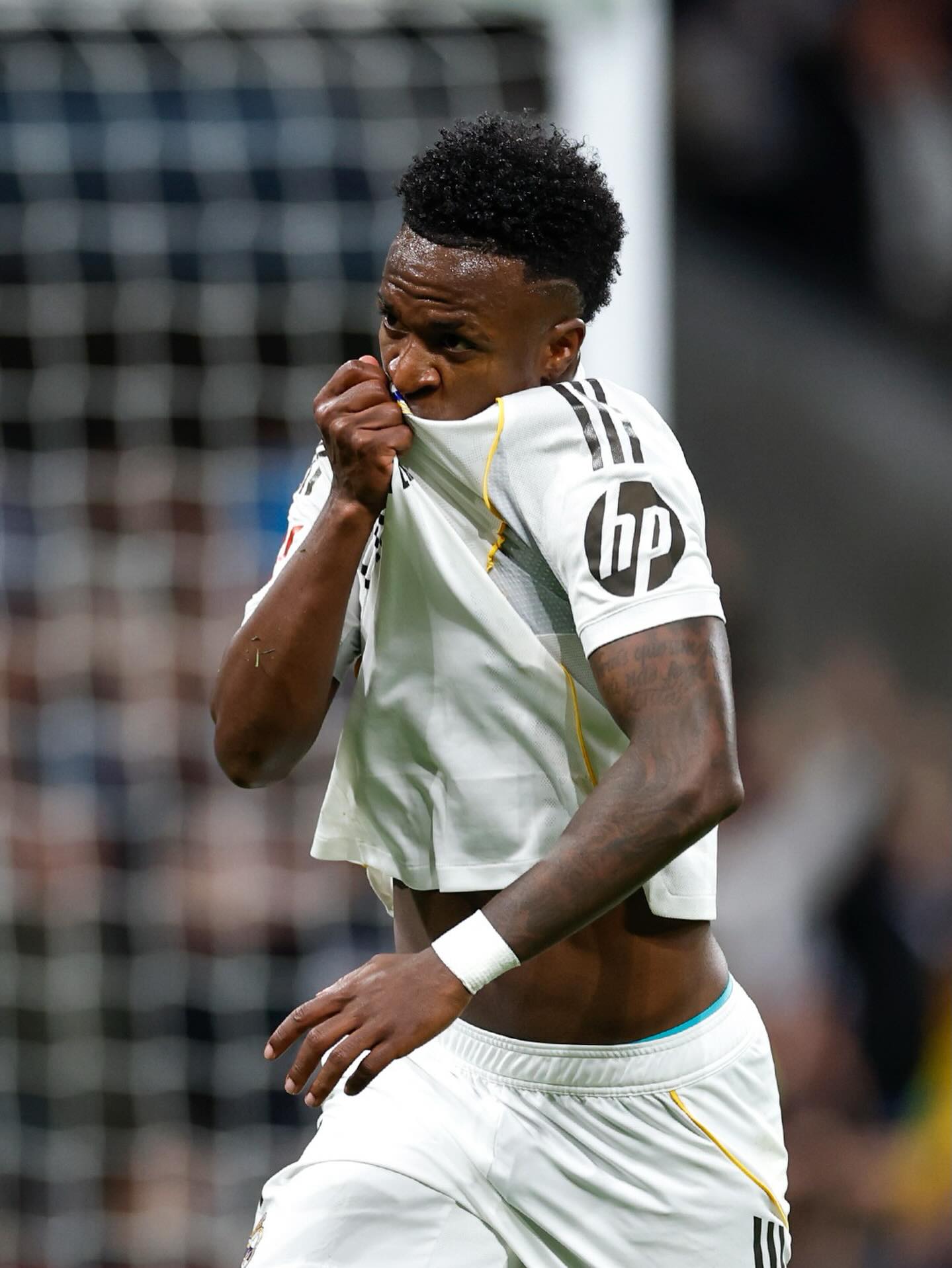 🤍 Happy Valentine’s Day! 
💘 ¡Feliz San Valentín, Madridistas!