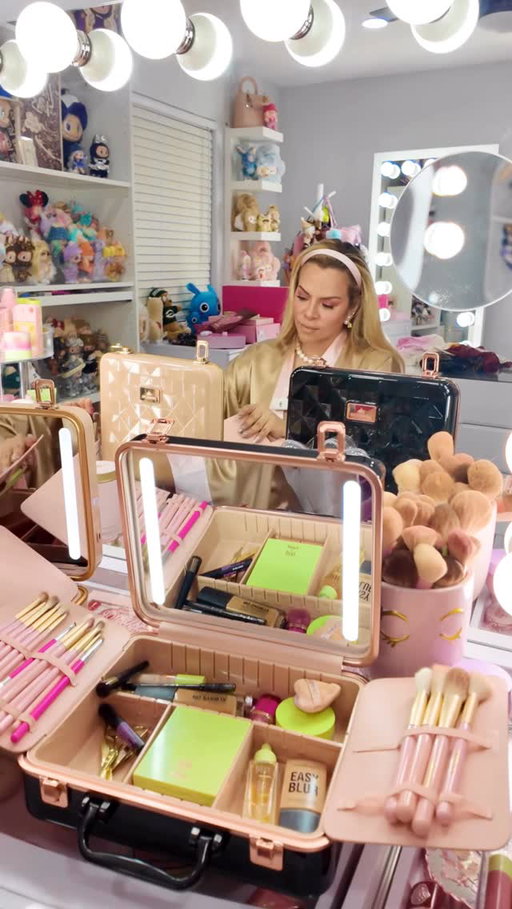 @impressionsvanity Gloss on. Lights on. ✨ Compact luxury. Big glow. 💡💄

The Laguna Travel Case with LED Makeup Mirror for flawless glam anywhere you go. ♥️

#makeup #beauty#vanity #beautyroom #mirror