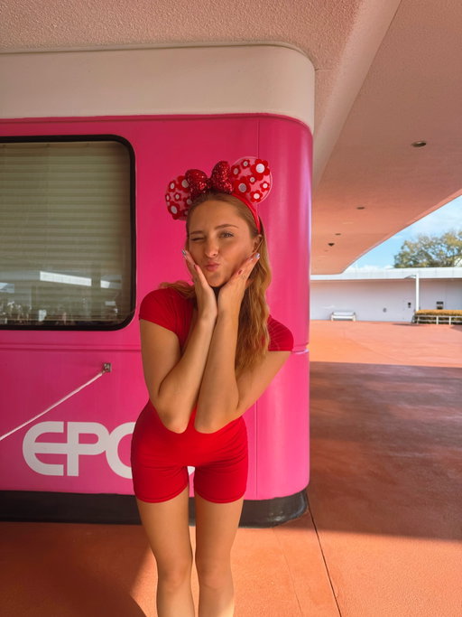 happy valentines day from @waltdisneyworld ❤️💌💕
 
#disneystyle #disneyoutfit #disneyvalentine #valentinesday #disneygirl