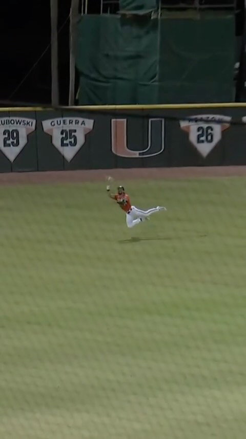 An UNREAL diving play for @_mikeytorres34 🤯