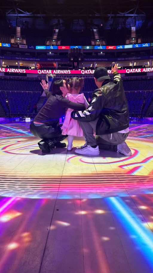 We had a visitor today. She received a beautiful pink dress as a gift from “Princess @lubamushtuk”, walked onto the @theo2london arena floor, danced, and then sang “Twinkle, Twinkle, Little Star” w/ the mic on for all to hear. What a special morning. Core memory made for life 🩷💫