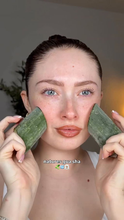 Natures natural gua sha >> 
🥒🫧🤍🧖🏽‍♀️

#grwm #naturalskincare #guasha #asmr