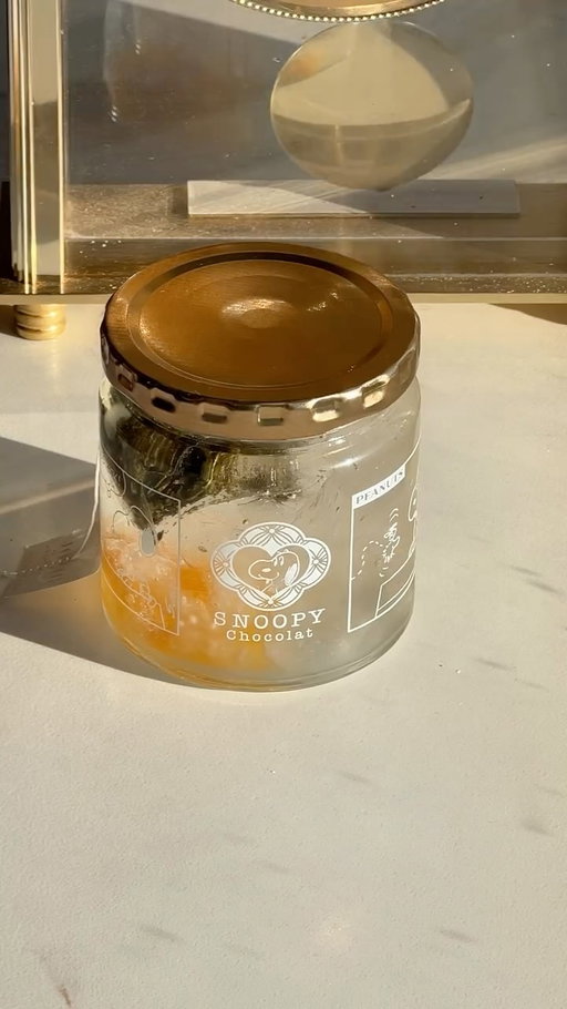 shaken apricot green tea 🍊💧🍹

recipe:
〰️apricot jam
〰️ice
〰️green tea bag
〰️water

#homecafe #refreshingdrink #icedtea #teatime