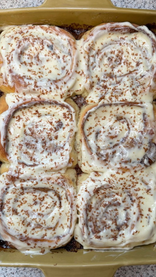 COOKIE DOUGH CINNAMON ROLLS 🍪 inspired by @_.tasteful 

the full recipe is on ashbaber.com, there’s also a link in my bio :) 

#cinnamonrolls #cookiedough #baking #goodfood #foodreels