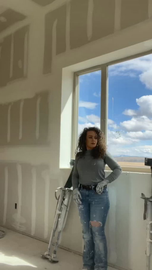 How I get into my stilts! Takes less than a minute and sometimes I use a window sill, the stairs, or a trigger. Whatever’s around that gets me high enough to strap in! #stilts #howto #tools