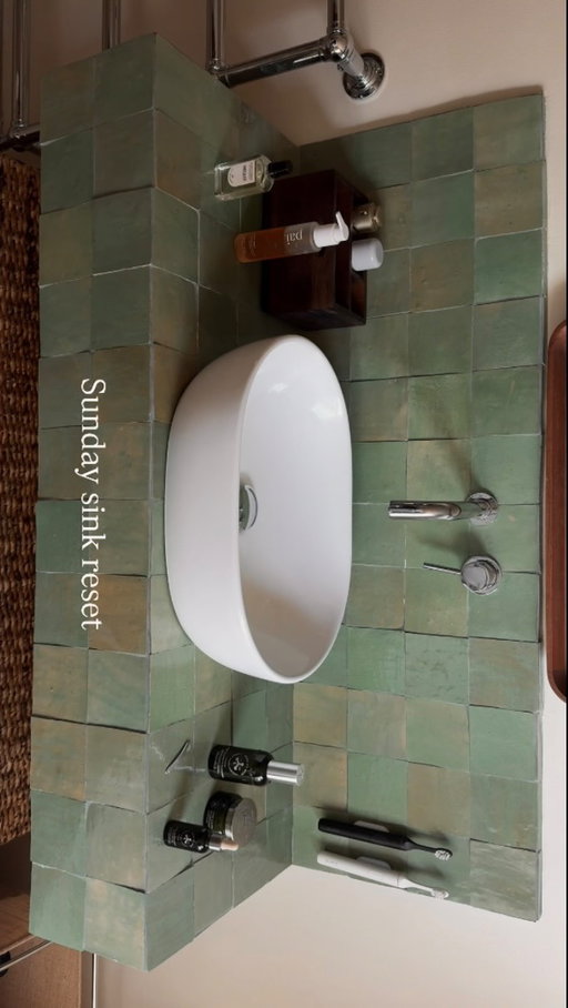 Sink reset to start the week off 🛁🫧 

Currently trying out new routine with @seedtoskintuscany 

Gift 
-
Zellige tiles in olive, bathroom decor ideas, sink unit design, skincare reset