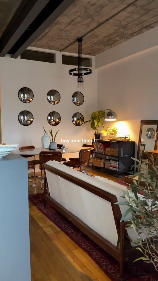 this apartment vibe >> 🪴☕️🌆

#homeinspo #boyapartment #midcentury #homedecor #minimalisthome interiordecor interiors unisexapartment scandiinterior kendrick eameschair apartmentdecor loftapartment nycapartment londonapartment loftdesign dayvsnight eveningvibes ambientlighting guyapartment