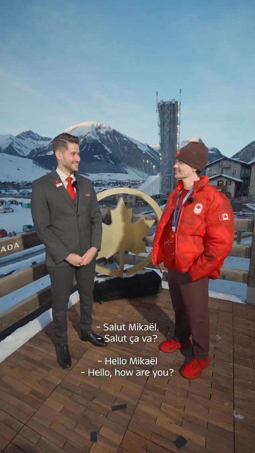 After giving his all at the Games, Mikaël dropped by the Air Canada Flight Deck for a little comfort and a lot of flavour 🍣🇨🇦🥇
.
.
Après avoir tout donné pendant les Jeux, Mikaël est passé à l’Escale Air Canada pour savourer une surprise aussi réconfortante que délicieuse. 🍣🇨🇦🥇