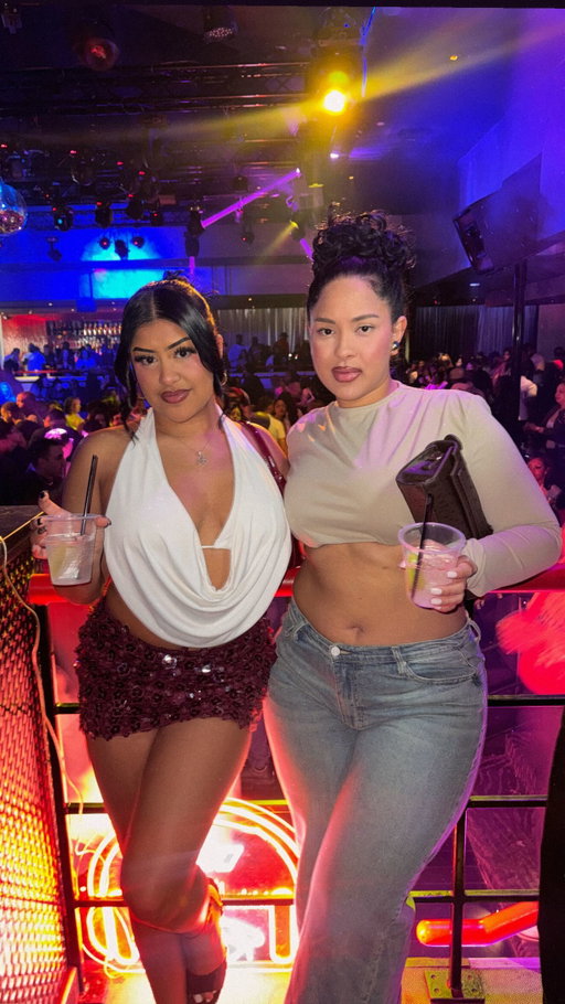 theres 2 types of girls😂 
pretty girls love @weheartrnb 🤭🫶🏽