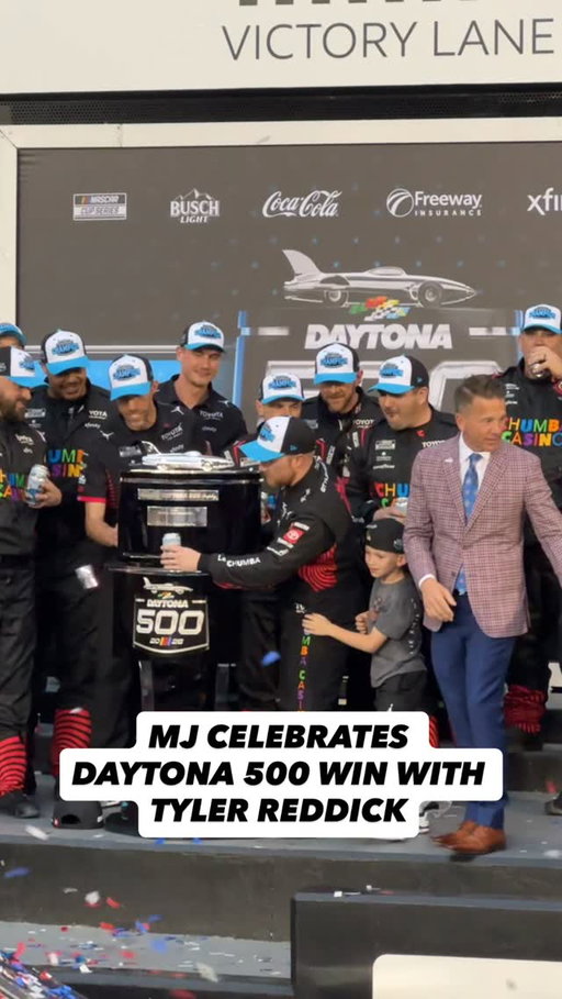 23XI team co-owner Michael Jordan made an appearance in victory lane to celebrate with his driver Tyler Reddick, now a Daytona 500 champion 🥳🥳 

What a great early birthday gift for MJ 😂

#nascar #nascarcupseries #daytona500