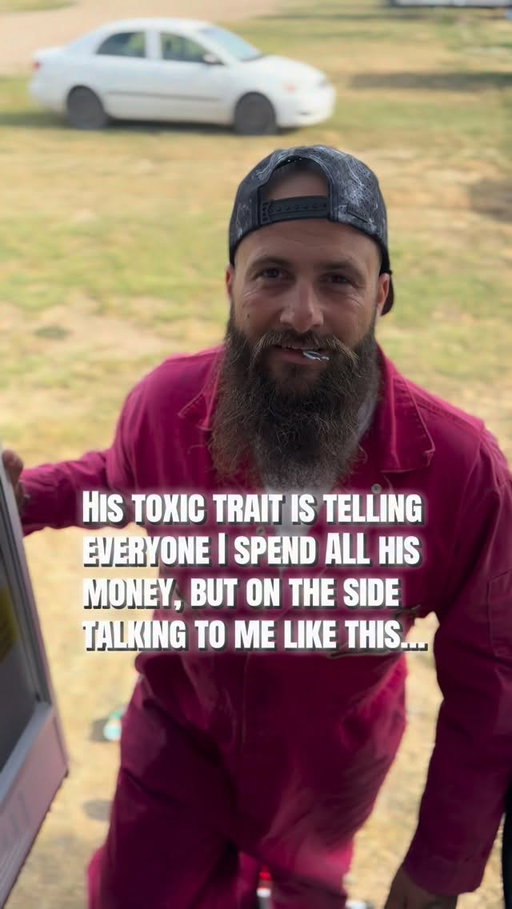 His toxic trait:Telling everyone I spend all his money, yet on the side talks to me like this… 

#bluecollarwife #bluecollar