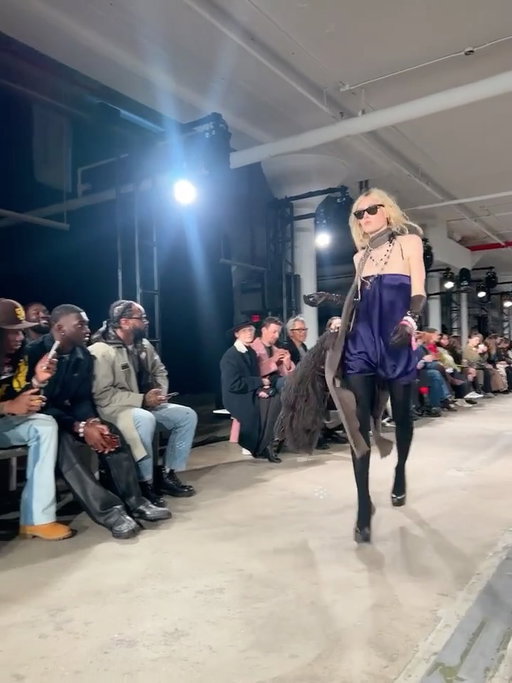 Yesterday’s 7 For All Mankind show during #NewYorkFashionWeek was a wild, Y2K fever dream. The noughties-est detail of all, however? Having models like @SummerDirx bring back the 2000s-style stomp. We called up Dirx to chat about her now-viral walk. Head to the link in bio to see what the model had to say.