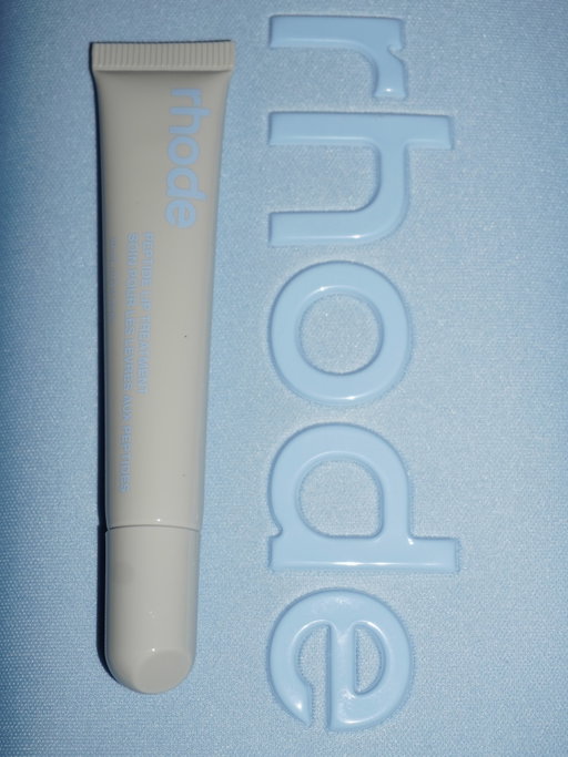 @rhode sugarberry 🫐🧇🧈 

#rhode #rhodeskin #rhodesugarberry #rhodepeptideliptreatment #lipbalm