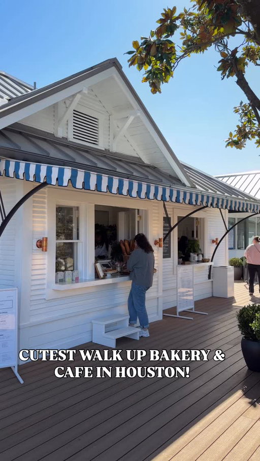 ☕️ CUTEST WALK-UP BAKERY & CAFE IN HOUSTON ☕️ 
📍 @tinysmilkandcookies recently opened their newest location in the Heights! They have some of the BESTTT chocolate chip cookies, pastries, fresh sourdough bread, coffee & more! I love their iced vanilla latte & of course their chocolate chip cookies 😍 Be sure to check them out! 

#houstonfood #houstontx #houston #houstoncoffee