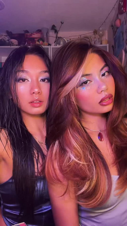 euphoria sisters 🪩👯‍♀️💜 

#euphoria #makeup #beauty #fashion #euphoriamakeup #nyc #makeupartist #aesthetic #outfit #calicohair #hairinspo #makeupinspo #hair #euphoriahbo #transition