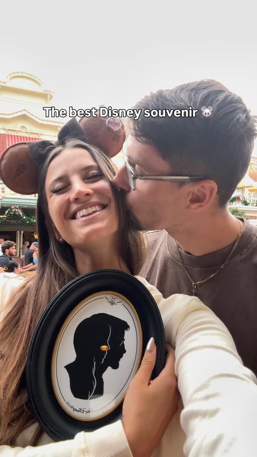Share this with your Disney person🐭💫🏰