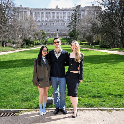 ¡El cotilleo de la alta sociedad no conoce límites… saludos desde Madrid! #BridgertonNetflix

The ton's buzz knows no bounds, greetings from Madrid!