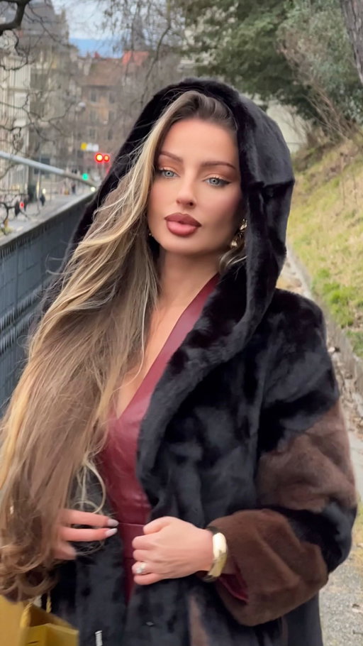 ✨ GIVEAWAY ✨ Quiet luxury is about how something makes you feel. Wrapped in softness wearing this beautiful dual tone faux fur coat 🤎 (https://edinburghcashmere.co.uk/products/womens-hooded-fur-long-coat-exclusive-design-black-brown)

This winter, I’m collaborating with @edinburghcashmere - a brand that reflects timeless craftsmanship and understated elegance.

To celebrate, we’re gifting one of their iconic scarves worth £250.

To enter:
• Share this video to your story
• Tag @edinburghcashmere and @zannyvantova 
• Follow @edinburghcashmere and @zannyvantova 

I’ll be selecting 5 followers to be included in the giveaway 🤍

#giveaway #elegant #fashion #winter #cashmere