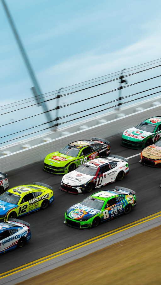 POV: You’re fighting to win the Daytona 500.