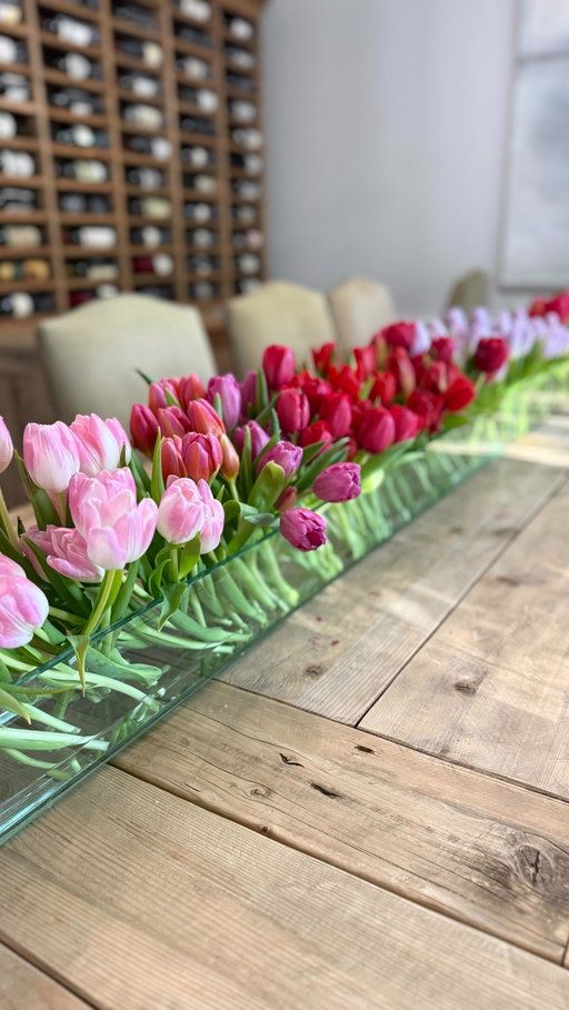 A stunning centerpiece that looks way more complicated than it is . . . The trick is creating a simple grid across the top of these one-of-a kind vases with floral tape. 
I used two of these 4-foot long vases and they always create instant impact on my tables. 

*Comment with VASE for a link to your DM!
.
.
.
#tulipseason #diyflowers #flowerclass