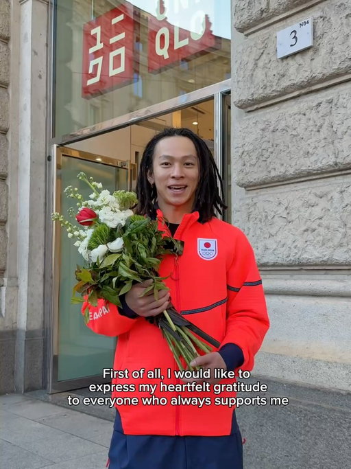 Ayumu Hirano came by our UNIQLO store in the heart of Milan.

Our team welcomed him and presented a bouquet with huge respect for his Olympic journey💐

Even right after competing, thank you so much for taking your time to visit us, Ayumu👏🏼

Grazie mille!
 
ミラノ中心街のユニクロ店舗に、平野歩夢選手が来店！

オリンピックでの挑戦と感動に最大限の敬意を込め、スタッフ一同でお迎えし、花束を贈呈させていただきました💐

競技直後のお忙しいタイミングにもかかわらずお立ち寄りいただき、本当にありがとうございました！
 
#AyumuHirano #平野歩夢 #RoadtoMilanoCortina2026