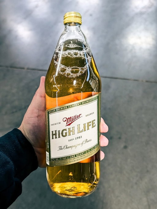 The Champagne of big, fat beers
 
📸: @cincydiveclub